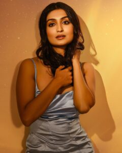 Rachel David Instagram - It’s freezing in Bangalore so thought I’d warm y’all up 🐻
.
.
.
Photographer @ritesh.biswas 
Hair & makeup @makeupby_prarthana