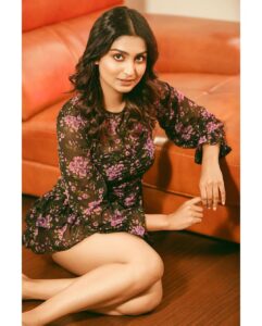 Rachel David Instagram - can you tell I don’t skip leg day? // 🦿
.
.
.
Photographer @ritesh.biswas 
Hair & make up @makeupby_prarthana