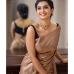 Rachel David Instagram - when you hear someone say sale // 🏃🏻‍♀️ . . Photograph @rejibhaskar_ Hair & makeup @makeupandhairbysagallya Stylist @styled_by_gk