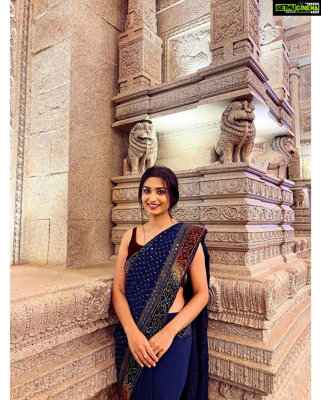 Rachel David Instagram - Biryani makes me glow from within // ✨ . . ( & so does water )