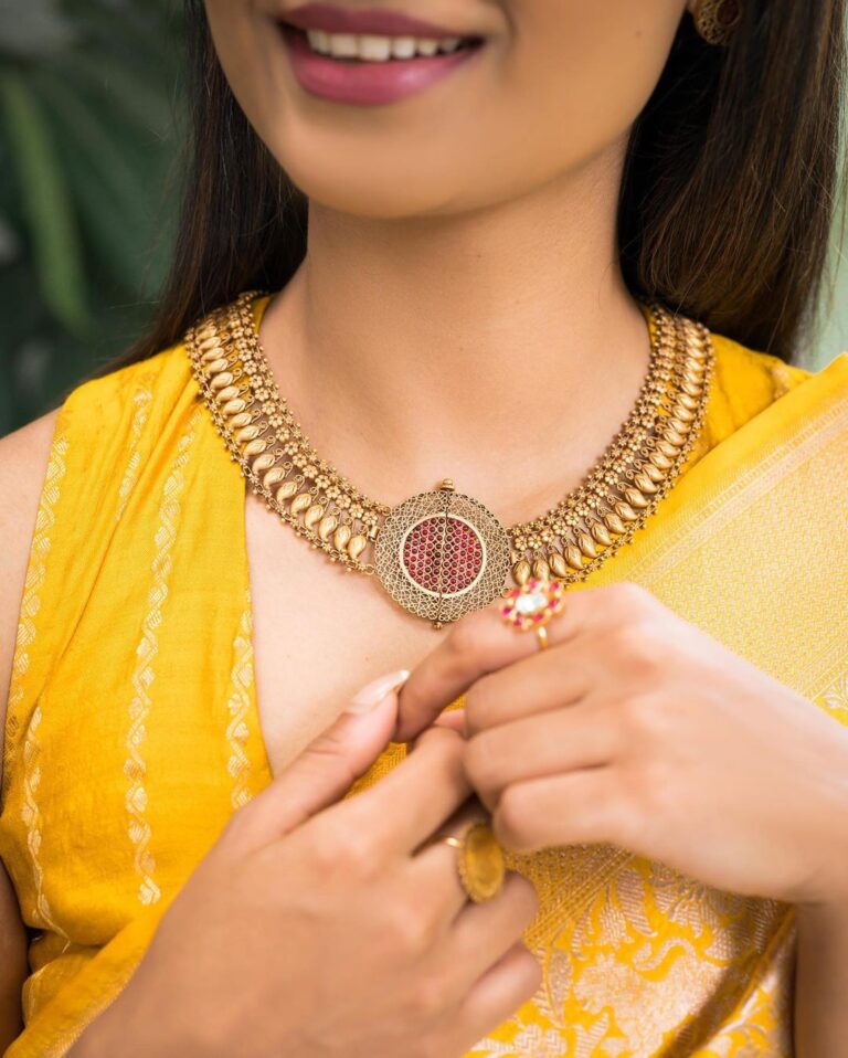 Rachel David Instagram - // 2 . . . Jewellery: @amaera_jewels Saree: @ektha.prescilajosephchungath Styling, Makeup: @shimmerme.co Venue: @farmhousesocial Photography: @nevinphilipphotography