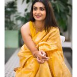 Rachel David Instagram - after adding gold to my coffee, I thought I’d add some on myself //🌟 . . . Jewellery: @amaera_jewels Saree: @ektha.prescilajosephchungath Styling, Makeup: @shimmerme.co Venue: @farmhousesocial Photography: @nevinphilipphotography