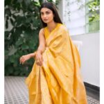 Rachel David Instagram - after adding gold to my coffee, I thought I’d add some on myself //🌟 . . . Jewellery: @amaera_jewels Saree: @ektha.prescilajosephchungath Styling, Makeup: @shimmerme.co Venue: @farmhousesocial Photography: @nevinphilipphotography