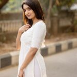 Rachel David Instagram - walking straight outta a GVM world // 🦢 . . . Photographer @kiransaphotography Hair & makeup @makeupbywanshazia Outfit @h.ouseofaruba
