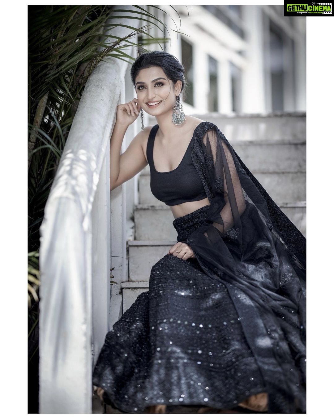 Rachel David Instagram - donโt โstairโ at me // ๐ . . #punnycaption #pleasedontcorrectmyspelling #thanks ๐ธ @rejibhaskar_ Hair & makeup ๐ @makeupandhairbysagallya Stylist & outfit ๐@styled_by_gk