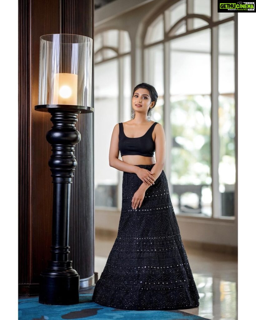 Rachel David Instagram - I lit a candle bigger than me this Diwali // Also, May your light shine a million times brighter than this candle // 🌟 . . 📸 @rejibhaskar_ Hair & makeup @makeupandhairbysagallya Styling & outfit @styled_by_gk ♥️ #happydiwalifam