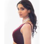 Rachel David Instagram - wide eyes starin’ at space // 👀 . . 📸 @vjwesley Hair & make-up💄 @nabeelooolala_makeup Jewellery @fuschiabyritu