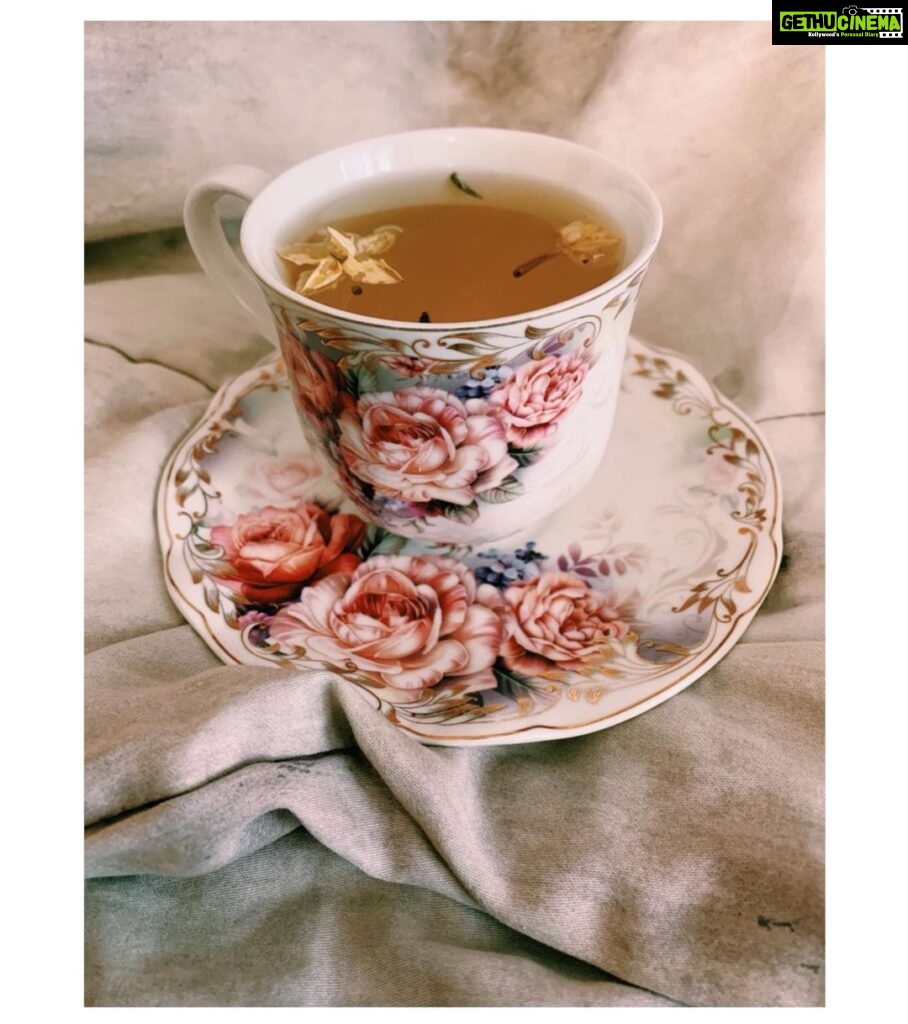Rachel David Instagram - on rainy days I wear a fancy dress, my crown and sip on some tea // 🍃 . . . Let’s have some tea, shall we?