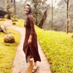 Rachel David Instagram – went for a walk, took a bunch of photos & laughed for no reason // 🐥
 .
.
.
@ayatana.coorg you beauty Ayatana Coorg