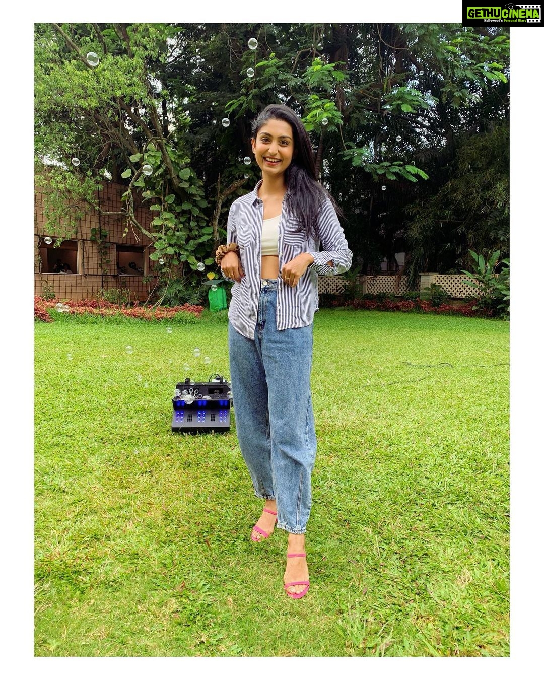 Rachel David Instagram - living outside a bubble // . . ( + creating my own with a machine ) πΆβπ«οΈ