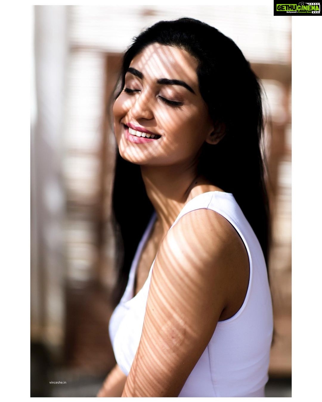 Rachel David Instagram - kids don’t forget your sunscreen // ☀️ . . Photographer @vjwesley Hair & make up @makeuphub.india #sunscreeneveryday #butfirstsunscreen #notasunscreenadvertbutitshouldbe #butvitamindisgoodforyou