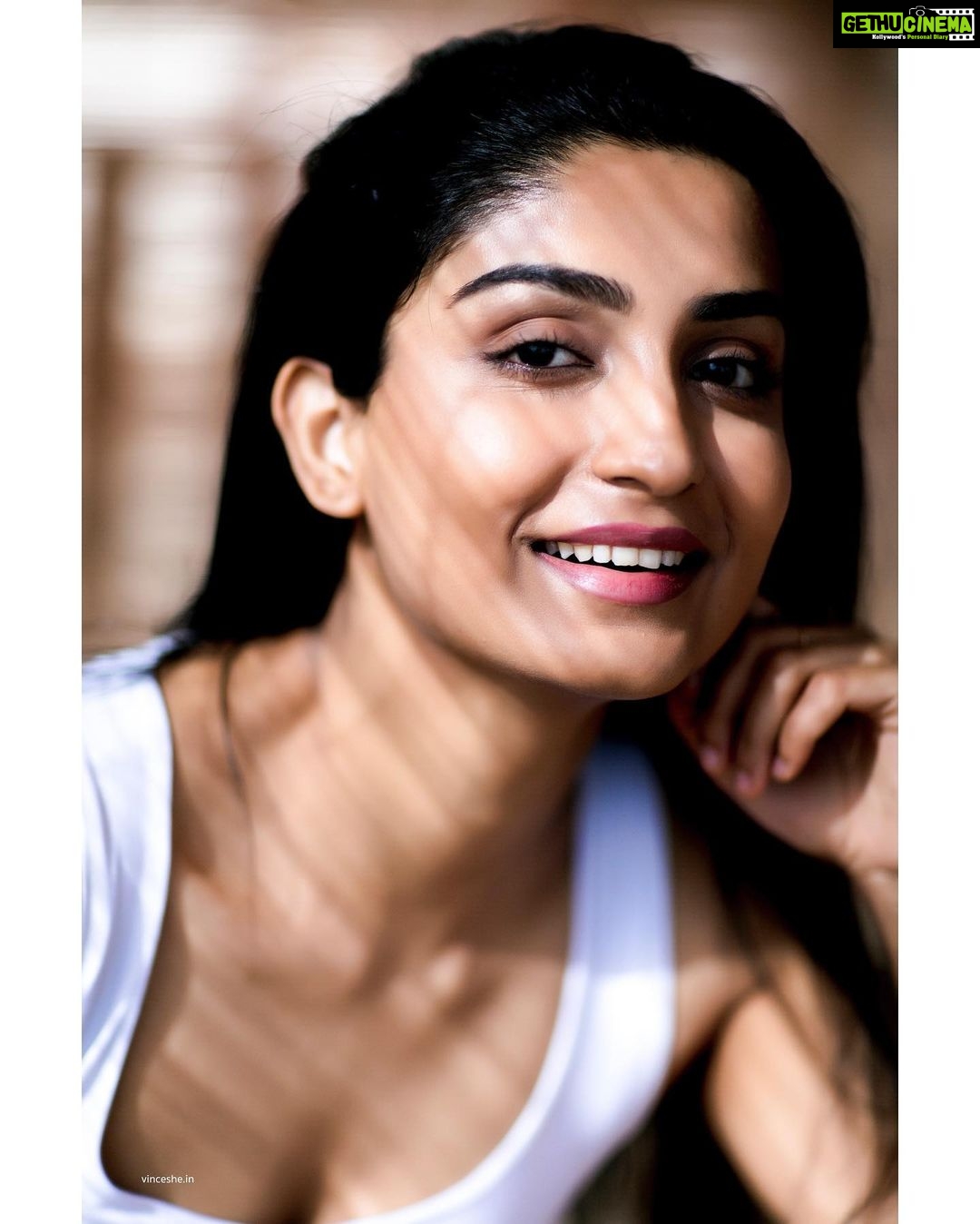 Rachel David Instagram - kids don’t forget your sunscreen // ☀️ . . Photographer @vjwesley Hair & make up @makeuphub.india #sunscreeneveryday #butfirstsunscreen #notasunscreenadvertbutitshouldbe #butvitamindisgoodforyou