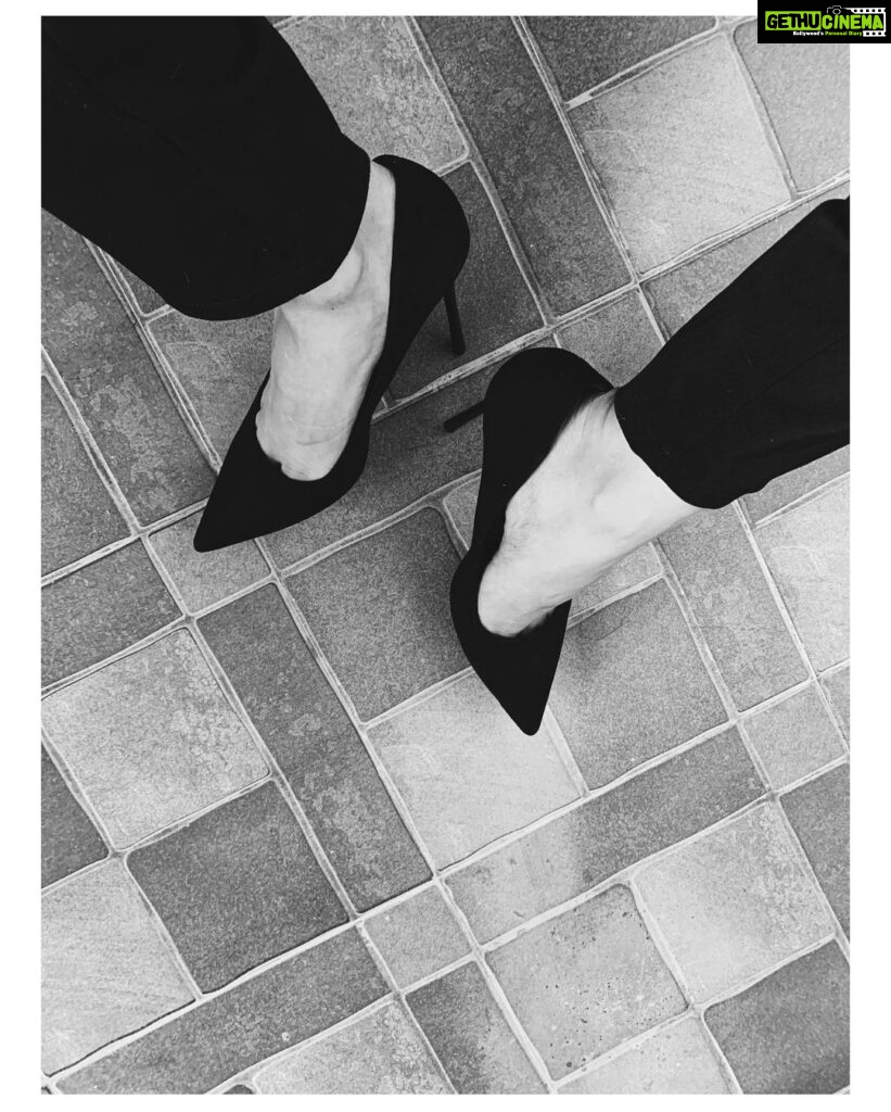 Rachel David Instagram - head over heels // . . #samebutdifferent