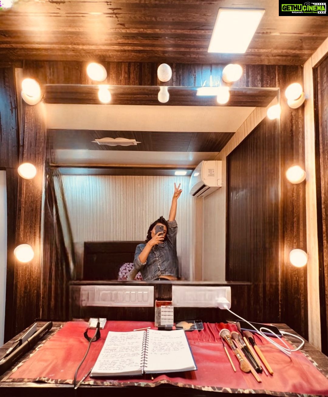 Rachel David Instagram - Hey Alexa, play blinding lights by The Weekend // 🌟