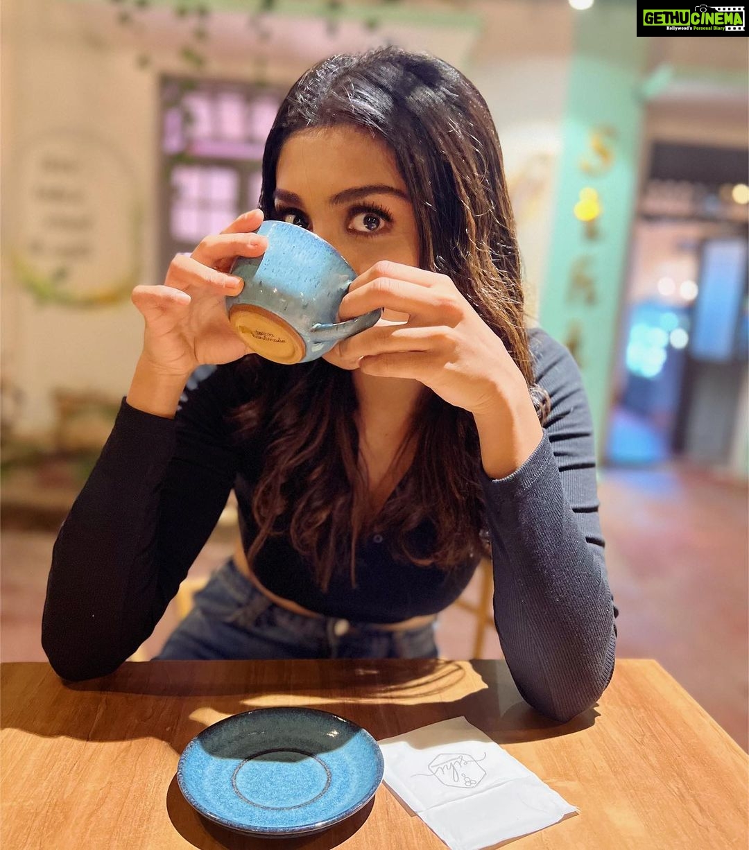 Rachel David Instagram - Sihi at Sihi having Sihi 🍭 . . . #iykyk #whenthecoffeekicksin Mysore, Karnataka