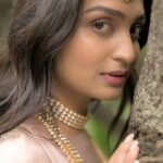 Rachel David Instagram - hide & seek pt.2 // . . . In frame: @racheldavidofficial Jewellery: @amaera_jewels Outfit: @zuleiha_by_shehazeen Styling, Makeup: @shimmerme.co Photography: @nevinphilipphotography Venue: @farmhousesocial