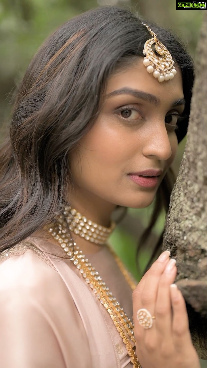 Rachel David Instagram - hide & seek pt.2 // . . . In frame: @racheldavidofficial Jewellery: @amaera_jewels Outfit: @zuleiha_by_shehazeen Styling, Makeup: @shimmerme.co Photography: @nevinphilipphotography Venue: @farmhousesocial
