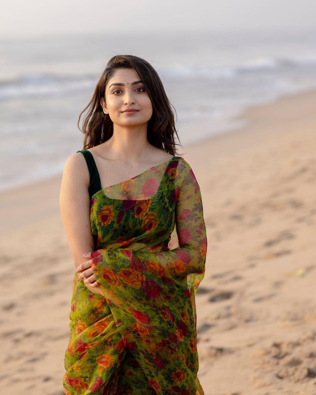 Rachel David Instagram - wearing a saree and walking on the beach is an extreme sport // 🐌
.
.
.
Photographer @kiransa
Hair & makeup @makeupbywanshazia Rachel David Instagram - wearing a saree and walking on the beach is an extreme sport // 🐌 . . . Photographer @kiransa Hair & makeup @makeupbywanshazia