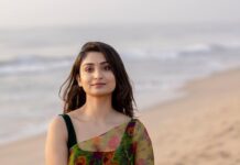 Rachel David Instagram - wearing a saree and walking on the beach is an extreme sport // 🐌 . . . Photographer @kiransa Hair & makeup @makeupbywanshazia