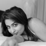 Rachel David Instagram - stages of binge watching a show in bed // 🍟 . . . Photographer @kiransaphotography Hair and make up @makeupbywanshazia
