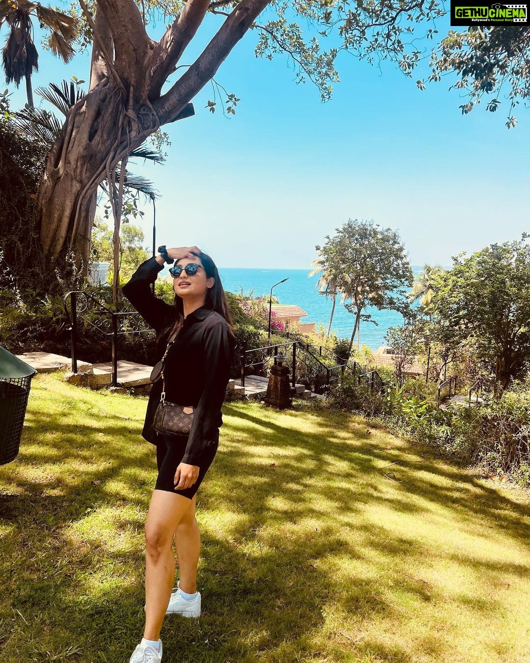 Rachel David Instagram - kids this is what a Goa trip looks like // 🌼