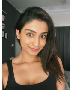 Rachel David Instagram - but first let’s take a dozen selfies before we shoot an audition tape coz it’s priority 🐣 // 
.
.
.