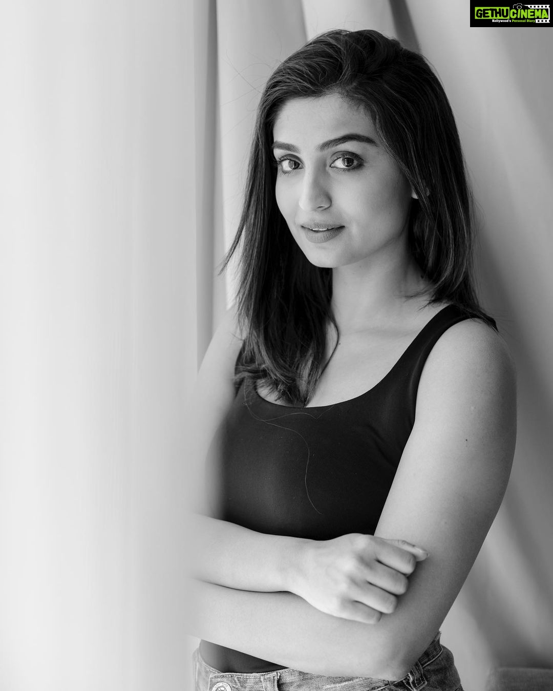 Rachel David Instagram - watching my friends argue about something I said //👀 . . . Photographer @kiransaphotography Hair & makeup @makeupbywanshazia