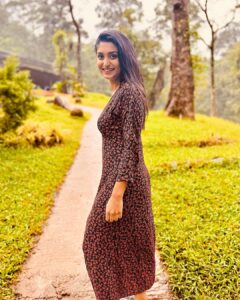 Rachel David Instagram - went for a walk, took a bunch of photos & laughed for no reason // 🐥
 .
.
.
@ayatana.coorg you beauty
