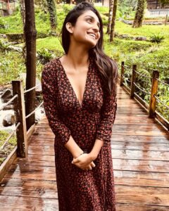 Rachel David Instagram - went for a walk, took a bunch of photos & laughed for no reason // 🐥
 .
.
.
@ayatana.coorg you beauty