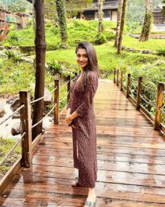 Rachel David Instagram - went for a walk, took a bunch of photos & laughed for no reason // 🐥
 .
.
.
@ayatana.coorg you beauty