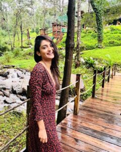 Rachel David Instagram - went for a walk, took a bunch of photos & laughed for no reason // 🐥
 .
.
.
@ayatana.coorg you beauty