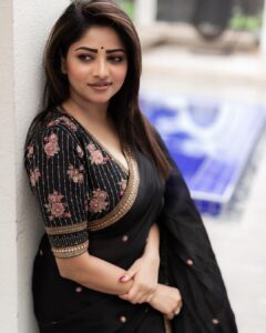Rachita Ram Instagram - I’m living my best life!🫶🏻
.
.
.
Outfit @sithara_kudige 
Styling @varshini_janakiram 
Hair and Makeup @paramesh_hairstylist & @nageshmakeover09 
Captured by @vasukikarkone