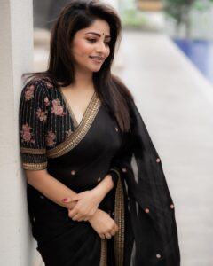Rachita Ram Instagram - I’m living my best life!🫶🏻
.
.
.
Outfit @sithara_kudige 
Styling @varshini_janakiram 
Hair and Makeup @paramesh_hairstylist & @nageshmakeover09 
Captured by @vasukikarkone