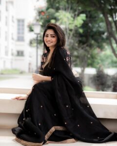 Rachita Ram Instagram - I’m living my best life!🫶🏻
.
.
.
Outfit @sithara_kudige 
Styling @varshini_janakiram 
Hair and Makeup @paramesh_hairstylist & @nageshmakeover09 
Captured by @vasukikarkone