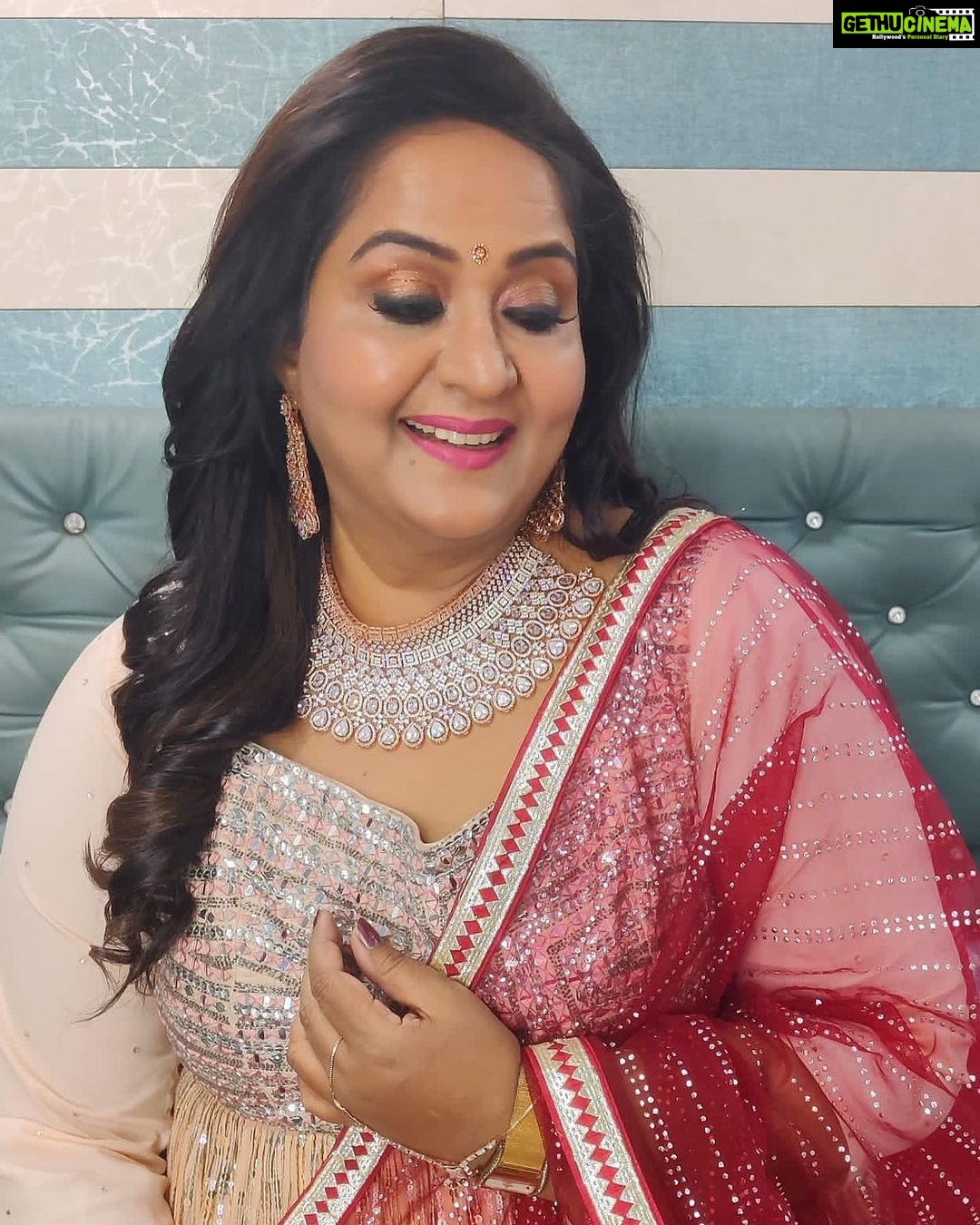Radha Instagram - A sneak from my caravan for my shoot for super singer juniors which will be telecasted on 21st Oct . Stay tuned to watched little magical voices I am sure you all will be mesmerised like me 💗💗💗