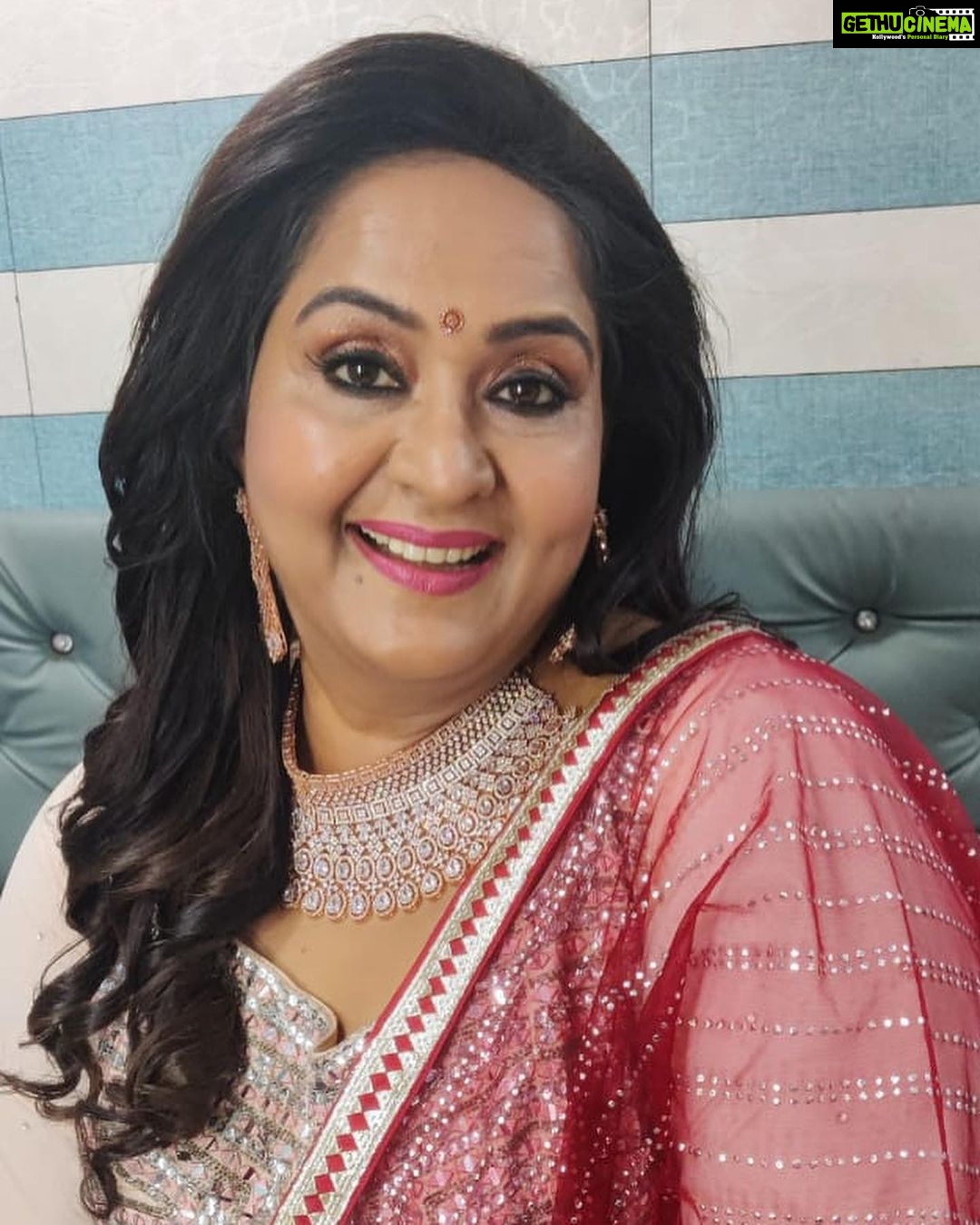 Radha Instagram - A sneak from my caravan for my shoot for super singer juniors which will be telecasted on 21st Oct . Stay tuned to watched little magical voices I am sure you all will be mesmerised like me 💗💗💗