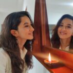 Radhika Narayan Instagram – Happy Deepavali 🎇 wishing y’all love and light ❤️ 🪔 #myfavouritehabba