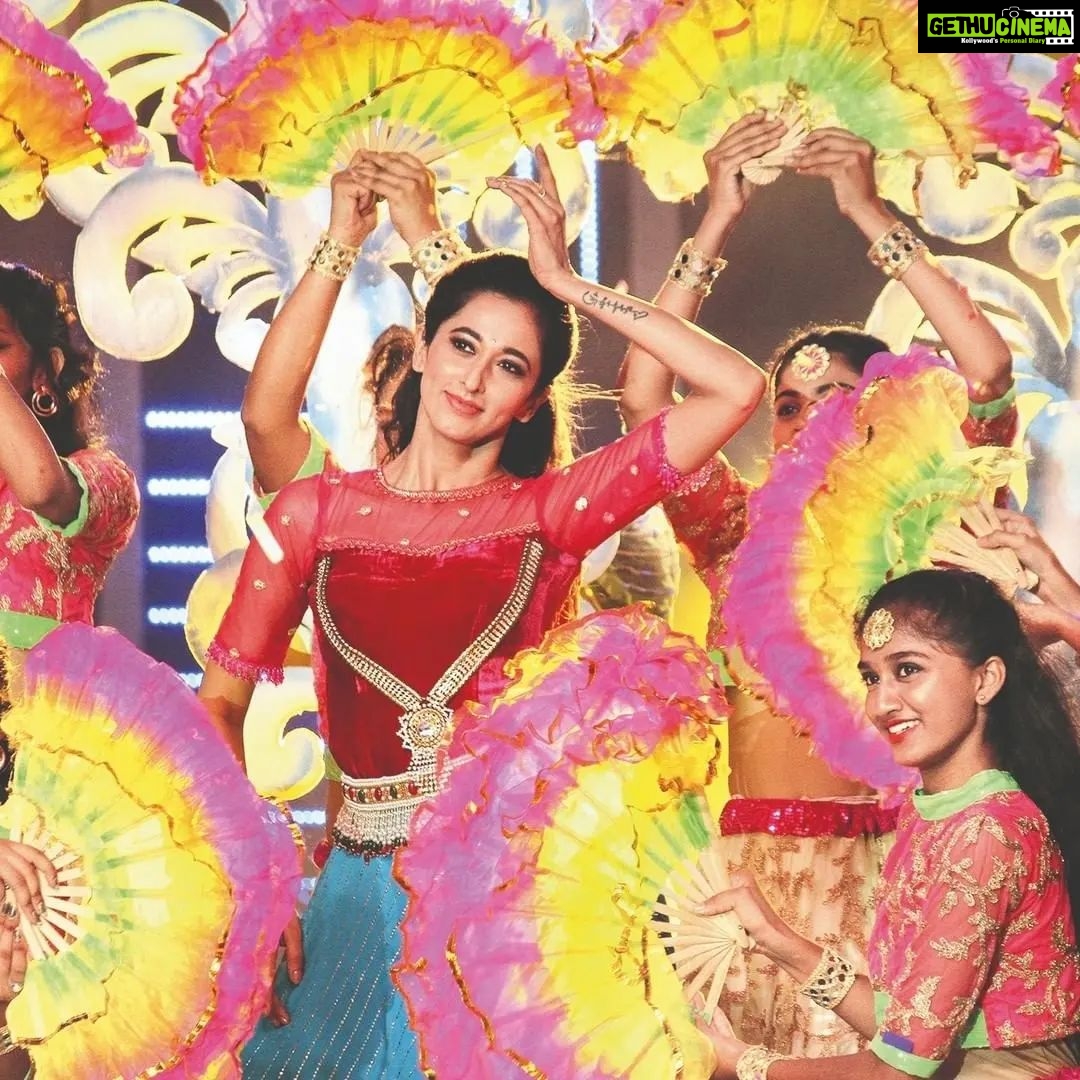 Radhika Narayan Instagram - Dance, my first love! This was for Yuva Dasara 2023. What an incredible experience!! Thank you Mysuru! β€οΈπ #throwback Outfit: @laxmikrishnaofficial Choreography: @anil_kumar_choreographer πΈ: @arunmysur_official
