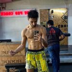 Raghav Juyal Instagram - Just for my film 🎥 kill Dont expect me to be like this forever . Bada ajeeb sa pressure hota hai is type ki body ka Mumbai, Maharashtra