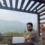 Raghav Juyal Instagram - Doston Mumbai se bahar niklo aur jannat pahunch jao , What a beautiful stay at @jalantaholidays @jalantastays Ghar jaisa vibe hai , full power , ❤️ Jalanta Villa