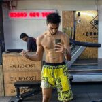Raghav Juyal Instagram - Just for my film 🎥 kill Dont expect me to be like this forever . Bada ajeeb sa pressure hota hai is type ki body ka Mumbai, Maharashtra