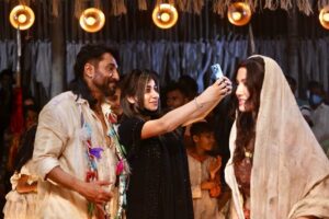 Rahman Instagram - Throwback
When my family visited me on the sets of #ganapathpart1 
@amitabhbachchan @gauaharkhan  it was a great honour working with the legend , a dream come true , and also charming Mrs Gauhar khan. 

#actorslife #bollywood #kerala #indianactress #onthesets #filmsetlife #hindifilms #love