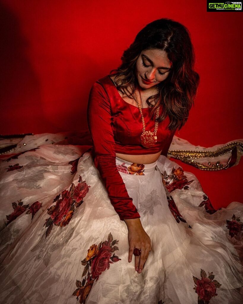 Rahman Instagram - அவள்🪔🥀 Happy Diwali ♥️ Creative director @_okfk_ Wearing @rehanabasheerofficial