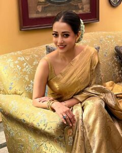 Raima Sen Instagram - Gold never comes to the dreamers - except in dreams