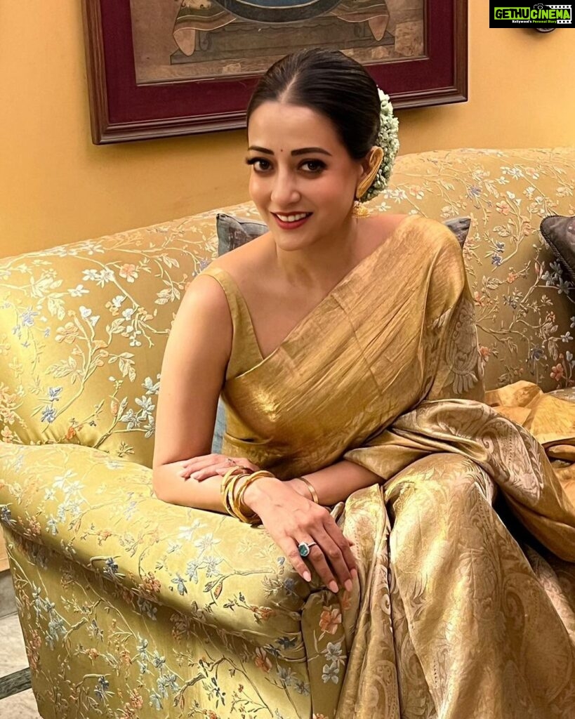 Raima Sen Instagram - Gold never comes to the dreamers - except in dreams