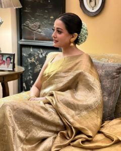 Raima Sen Instagram - Gold never comes to the dreamers - except in dreams