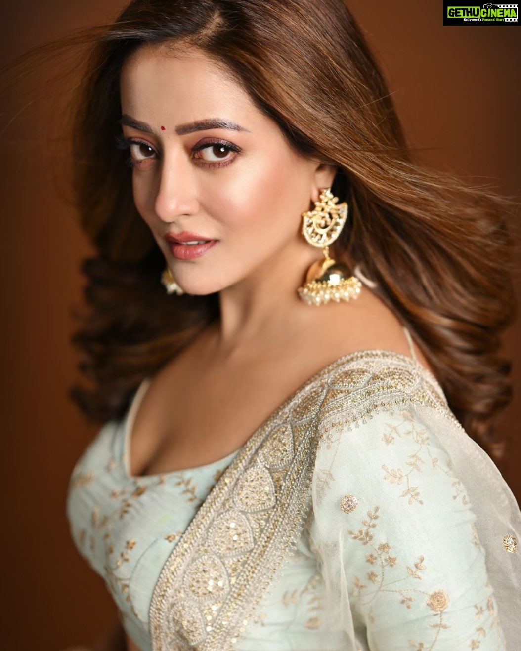 Raima Sen Instagram - শুভ নববর্ষ ! #happynewyear #❤️ #shubhonoboborsho #2022