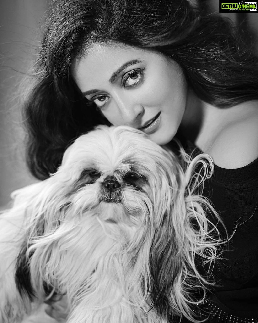 Raima Sen Instagram - #happyvalentinesday #love #❤️ @dasho.2020 #my Valentine… #blackandwhite series