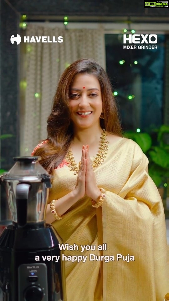 Raima Sen Instagram - Ma eshe geche and that means the arrival of family, friends and a huge list of food demands! Kintu with the Havells Hexo Mixer Grinder you can cook all your pujo favourites with ease. So why wait? Bring your kitchen essential home today. #DurgaPuja #Havells #HexoMixerGrinder #Hexo