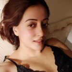 Raima Sen Instagram - #calmbeforethestorm #goodnight 🖤 #nightsinwhitesatin